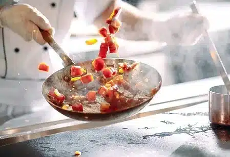 cuisine par un chef en mfr rhone poelee de legumes rouges et
