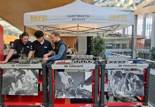 mfr saint martin en haut des jeunes travaillent sur des mote